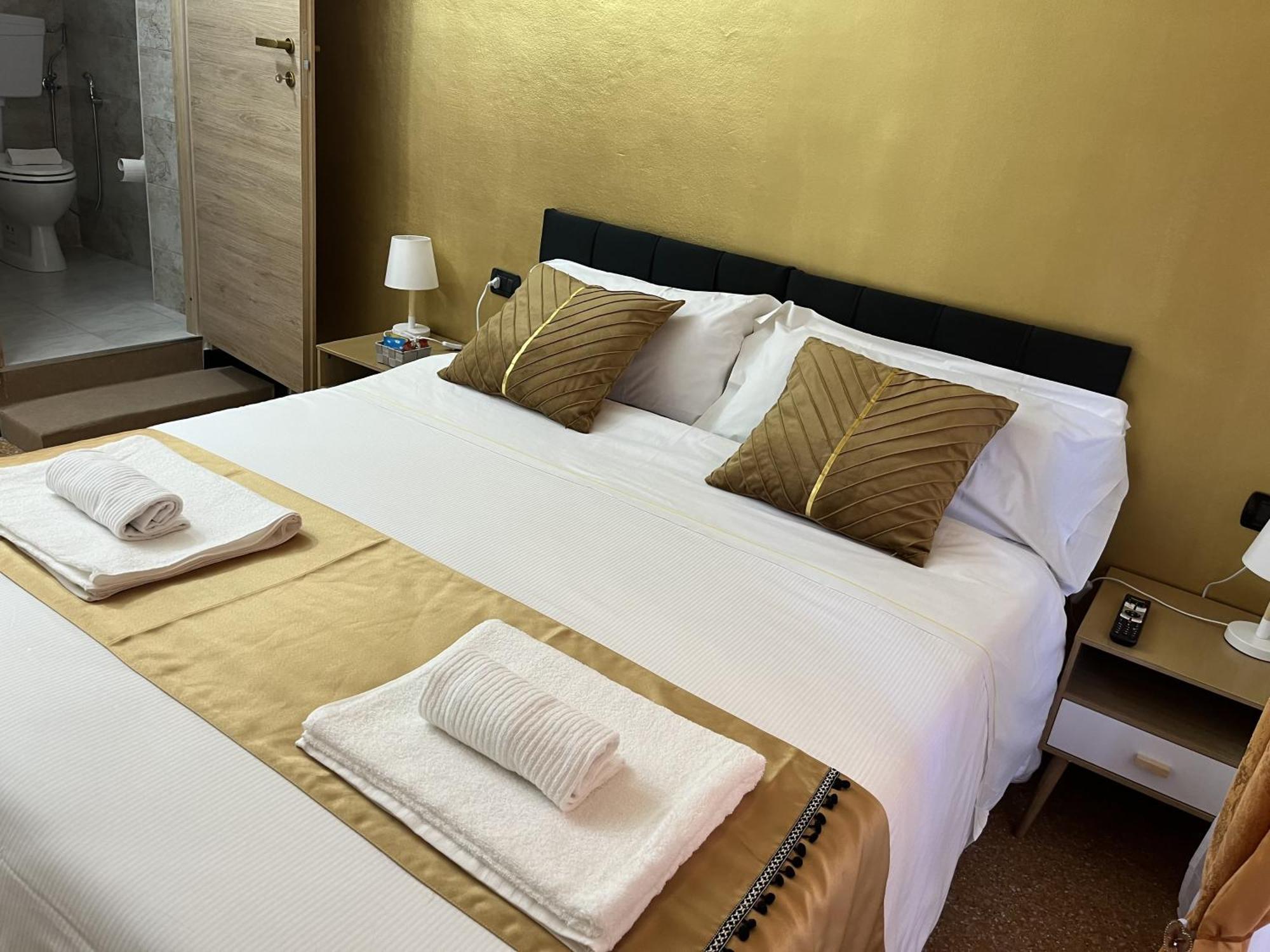 Genova Gold Rooms Exterior photo